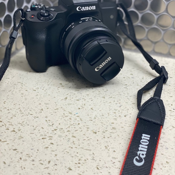 Canon Camera EOS M50 15-45mm - Picture 4 of 4